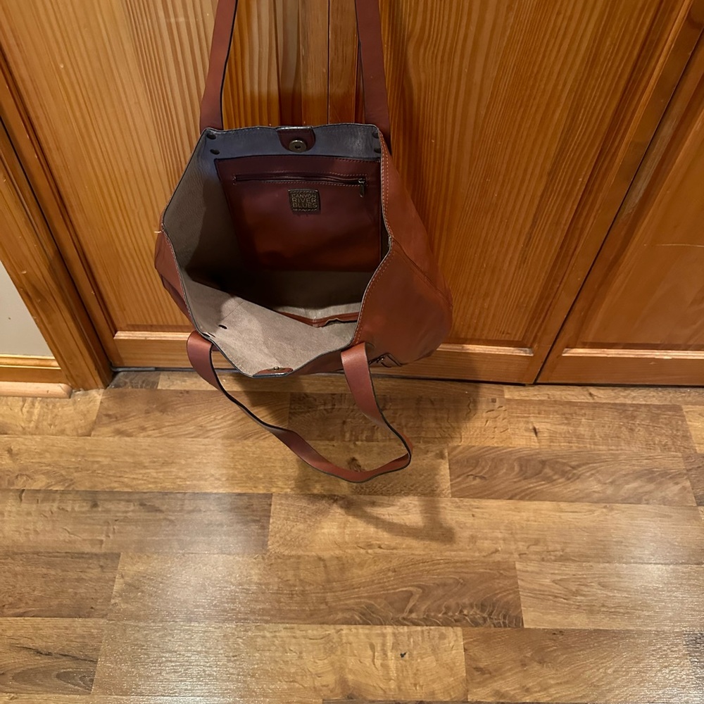 Women’s shoulder bag